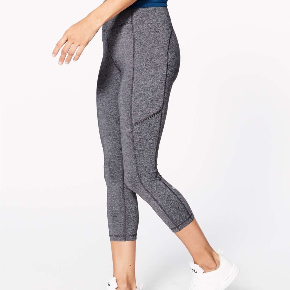 Lululemon Speed Up Crop (21") Heathered Black EUC